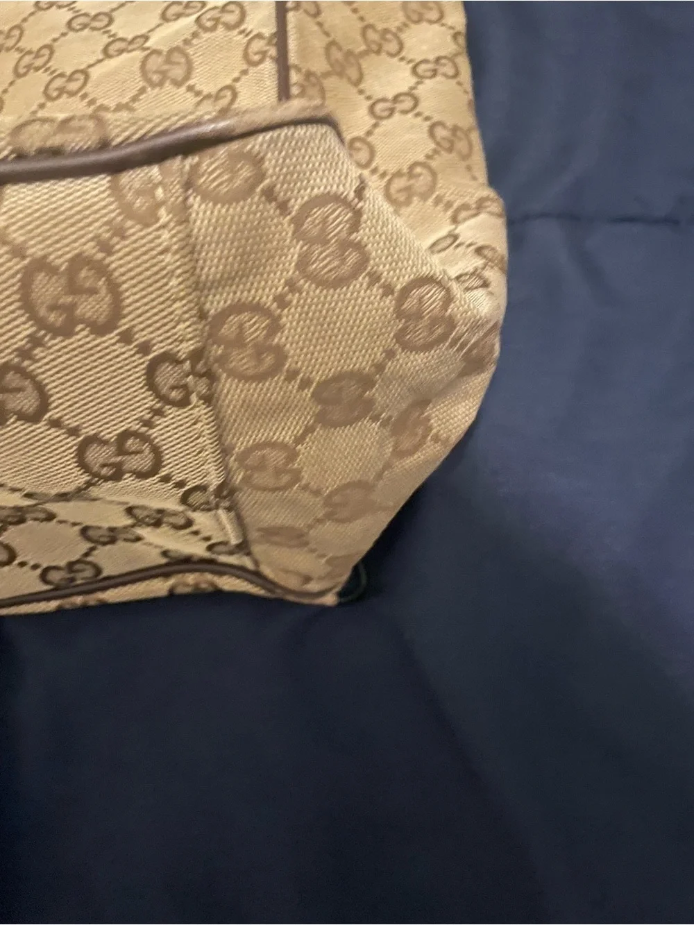Gucci signature gg
